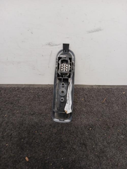 Image Interrupteur de leve vitre arriere droit - RENAULT MODUS