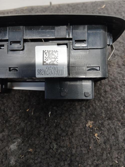 Image Interrupteur de leve vitre - PEUGEOT 2008 1