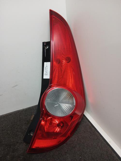 Image Feu arriere principal droit (feux) - OPEL AGILA B