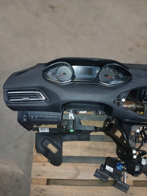 Image Planche de bord complete - PEUGEOT 308 2 SW