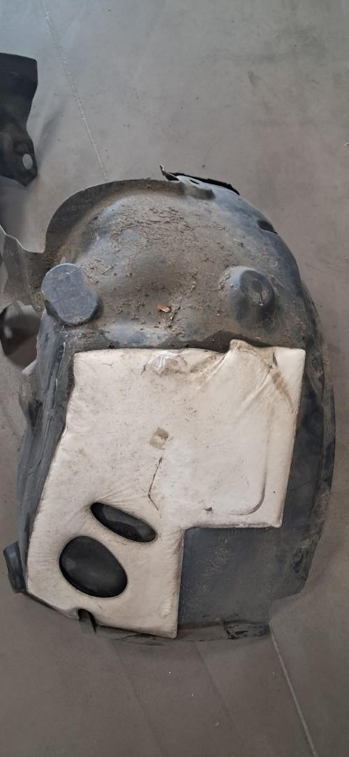 Image Pare boue avant gauche - RENAULT MEGANE 3