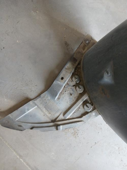 Image Pare boue avant gauche - CITROEN C3 PICASSO