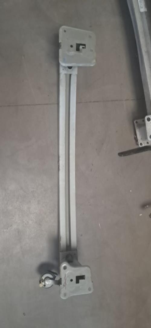 Image Renfort pare choc avant (traverse) - NISSAN NV300