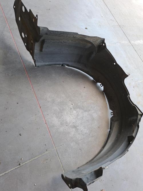 Image Pare boue avant droit - TOYOTA AVENSIS 3