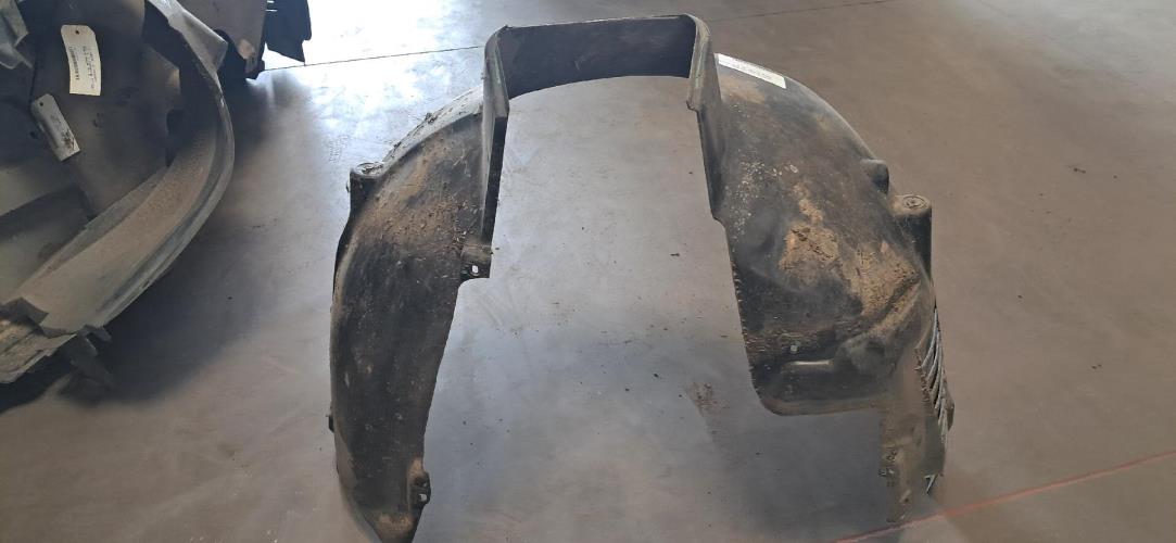 Image Pare boue avant gauche - LANCIA MUSA