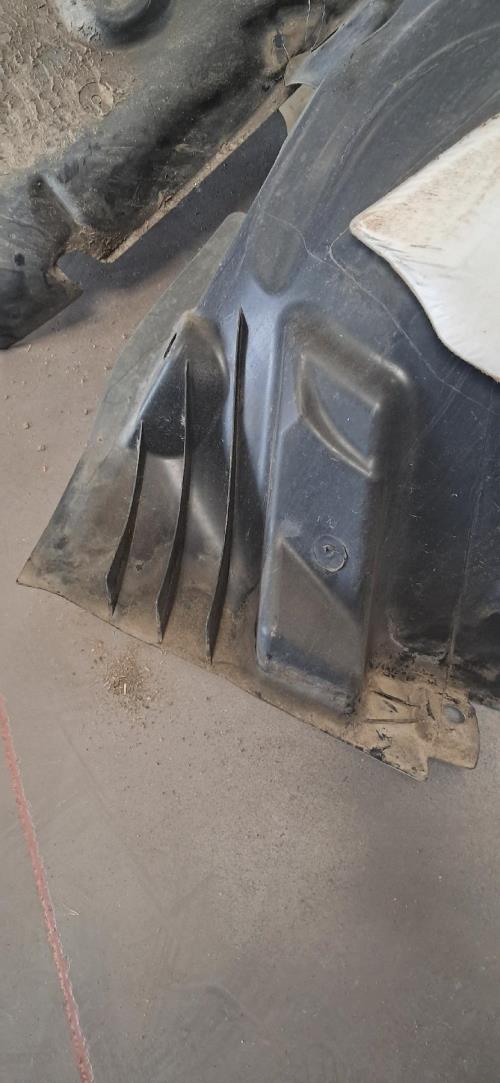 Image Pare boue avant droit - RENAULT MEGANE 3