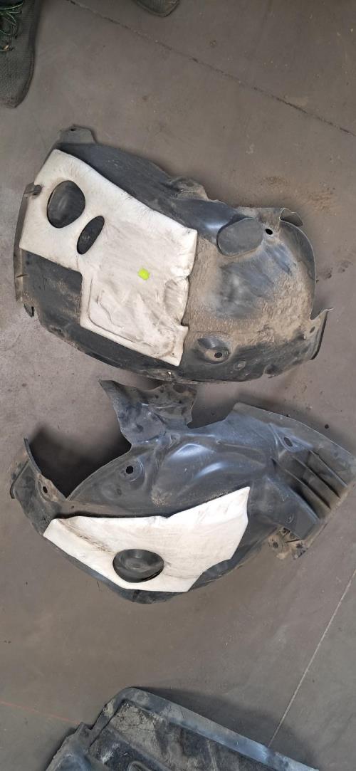 Image Pare boue avant gauche - RENAULT MEGANE 3