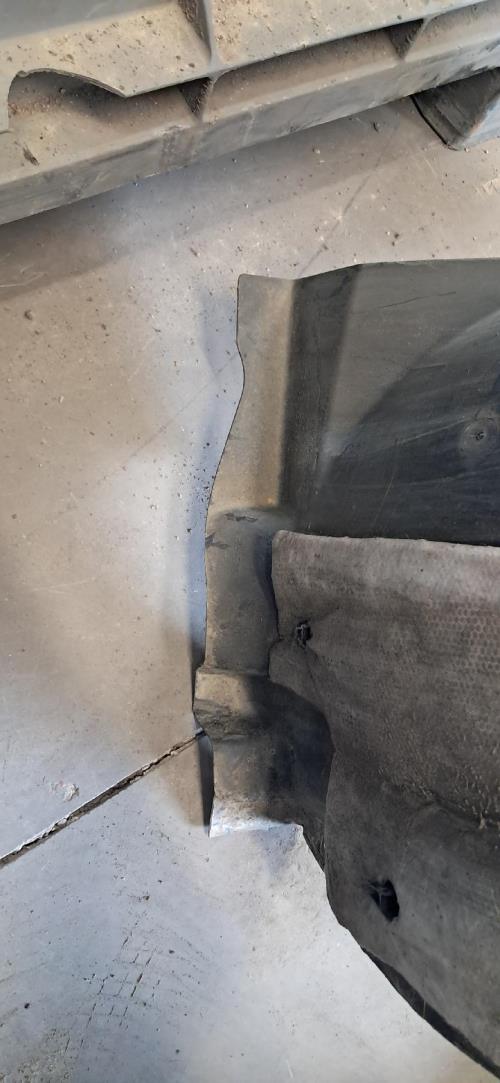 Image Pare boue avant droit - PEUGEOT 208 2