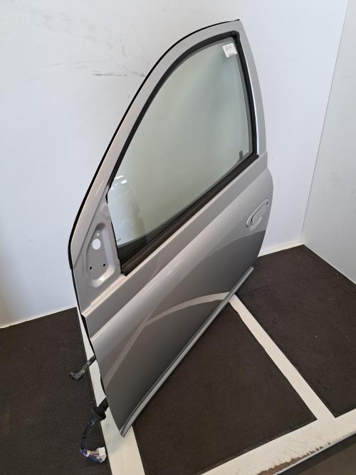 Image Porte avant gauche - TOYOTA YARIS 1