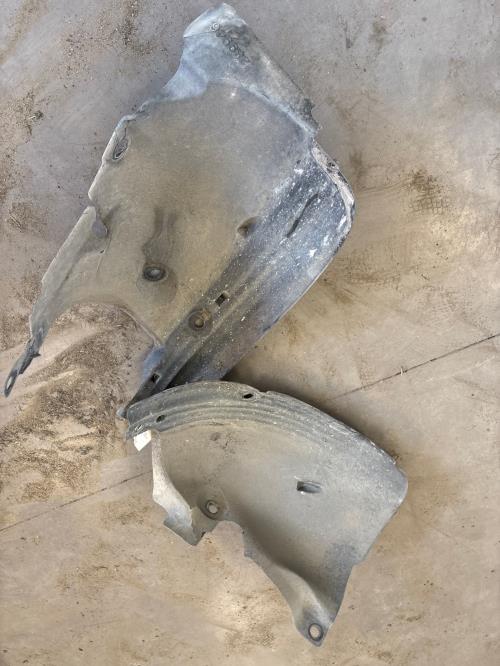 Image Pare boue avant droit - RENAULT CLIO 3