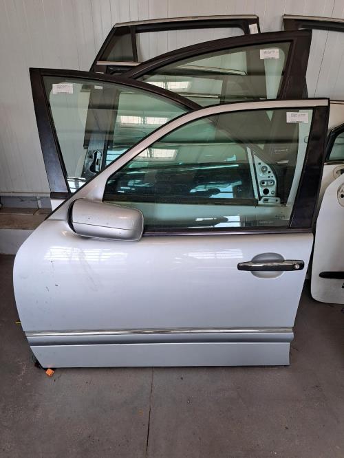 Image Porte avant gauche - MERCEDES CLASSE E 210