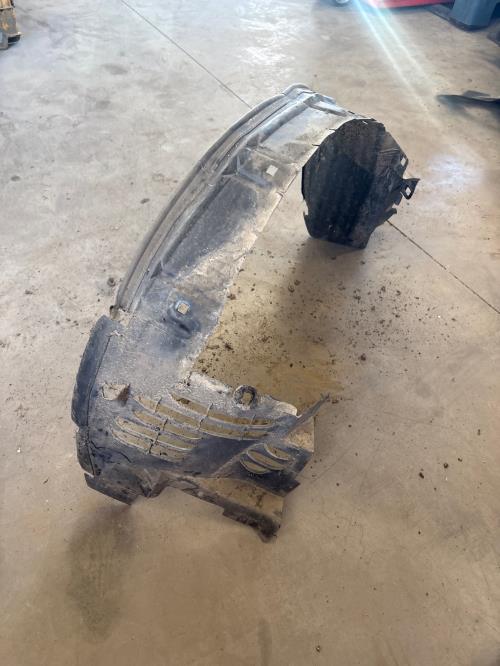Image Pare boue avant droit - MERCEDES CLASSE E 210