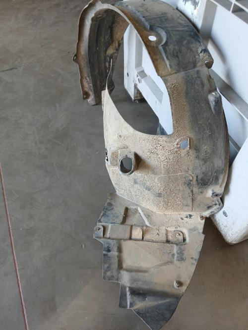 Image Pare boue avant gauche - RENAULT LAGUNA 3