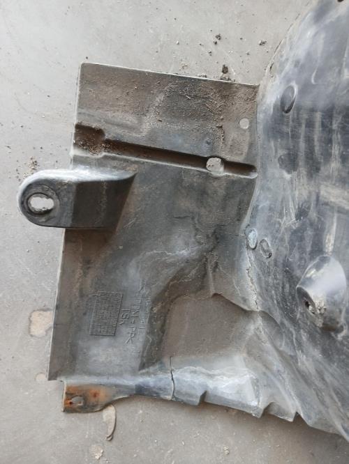 Image Pare boue avant gauche - MERCEDES CLASSE C 203