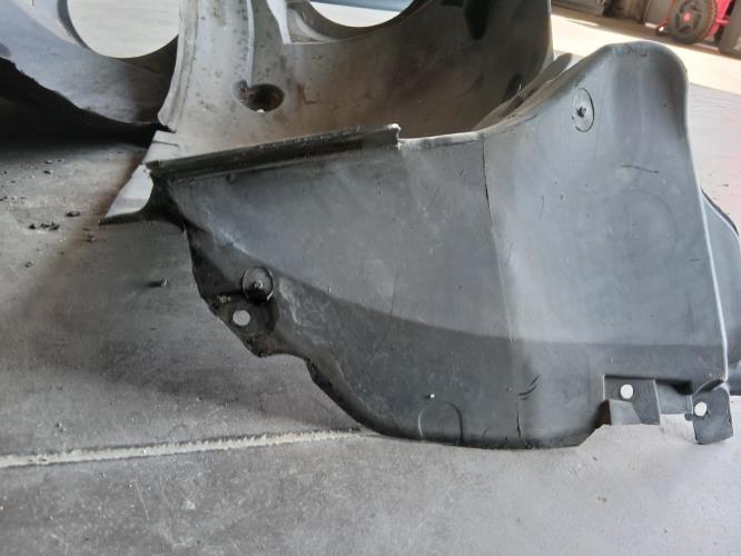 Image Pare boue avant gauche - MERCEDES CLASSE C 203