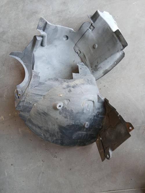 Image Pare boue avant gauche - MERCEDES CLASSE C 203