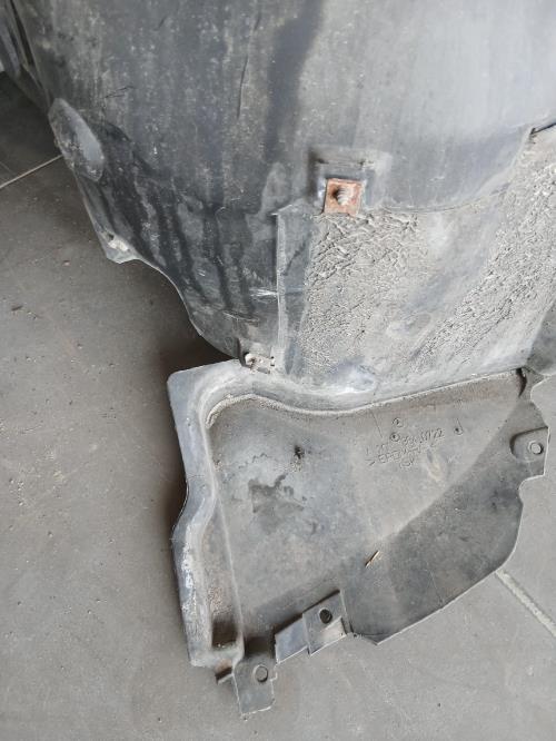 Image Pare boue avant gauche - MERCEDES CLASSE C 203
