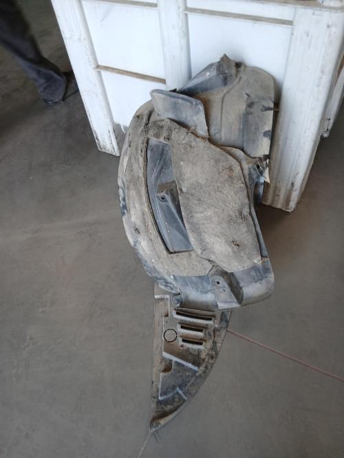 Image Pare boue avant gauche - PEUGEOT 407