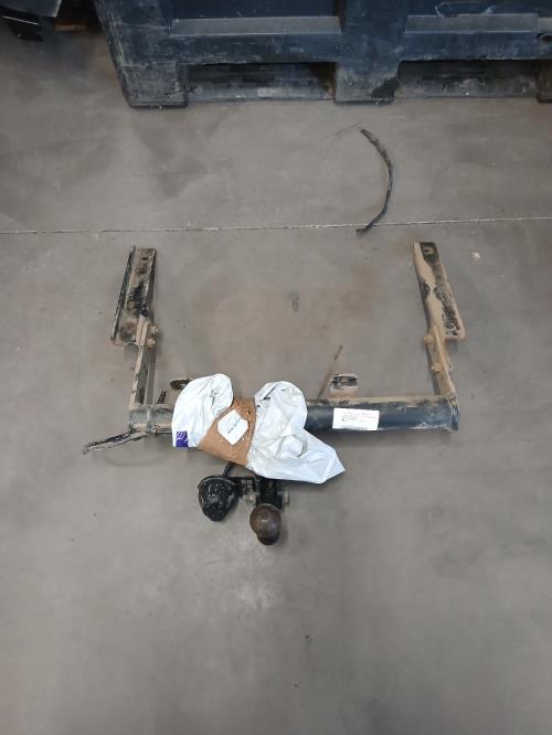 Image Attelage (boule de remorquage) - PEUGEOT 106