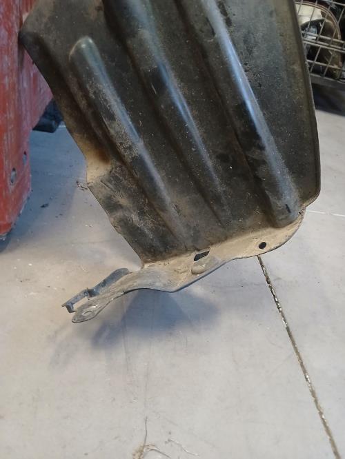 Image Pare boue avant gauche - SUZUKI ALTO 3