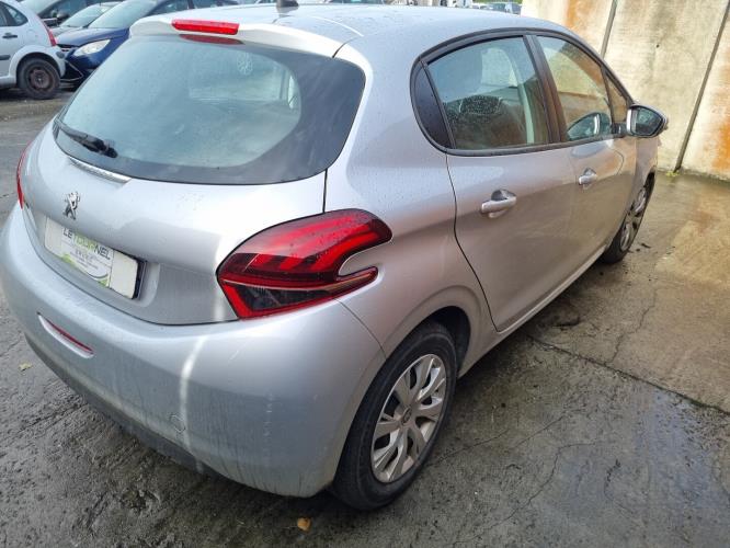 Image Ecran GPS - PEUGEOT 208 1