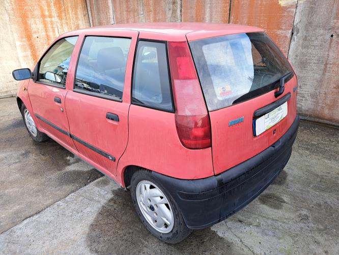 Image Feu arriere principal droit (feux) - FIAT PUNTO 1