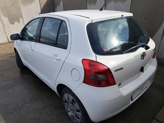 Image Moteur essuie glace avant - TOYOTA YARIS 2