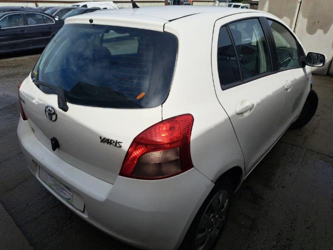 Image Moteur essuie glace avant - TOYOTA YARIS 2