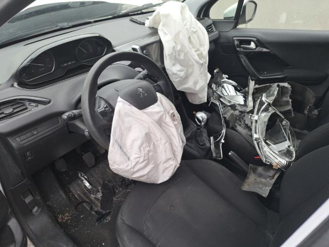 Image Feu arriere principal gauche (feux) - PEUGEOT 208 1