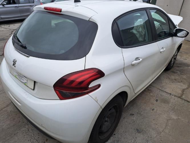 Image Feu arriere principal gauche (feux) - PEUGEOT 208 1