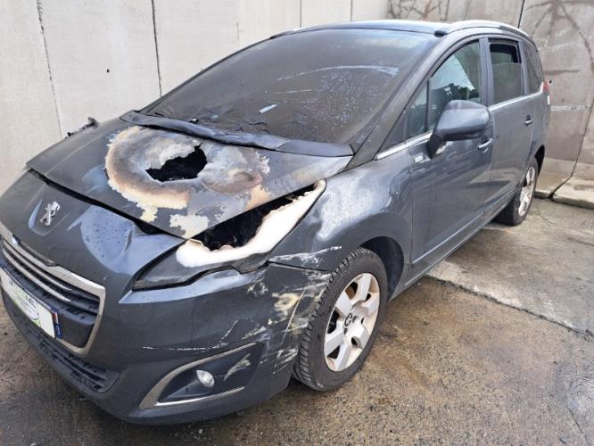 Image Aile avant droit - PEUGEOT 5008 1