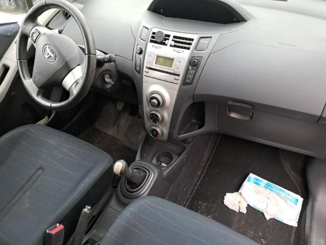 Image Capot - TOYOTA YARIS 2