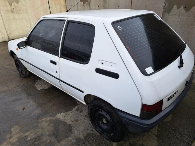 Image Calandre - PEUGEOT 205