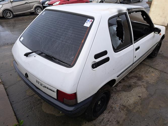 Image Calandre - PEUGEOT 205