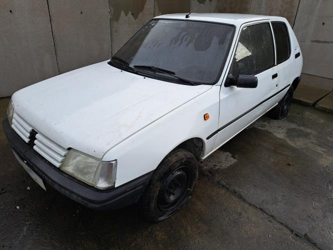 Image Calandre - PEUGEOT 205