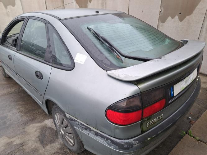Image Feu arriere principal droit (feux) - RENAULT LAGUNA 1