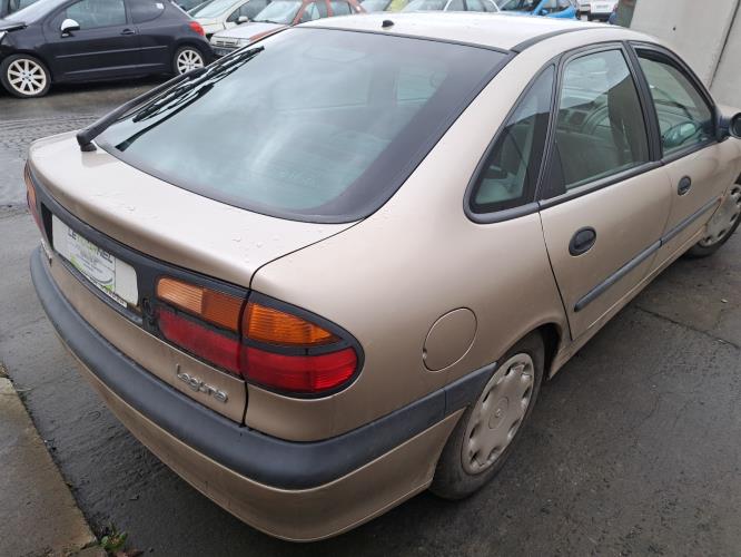 Image Feu arriere principal droit (feux) - RENAULT LAGUNA 1