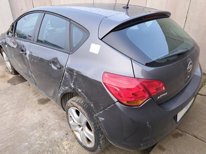 Image Capot - OPEL ASTRA J