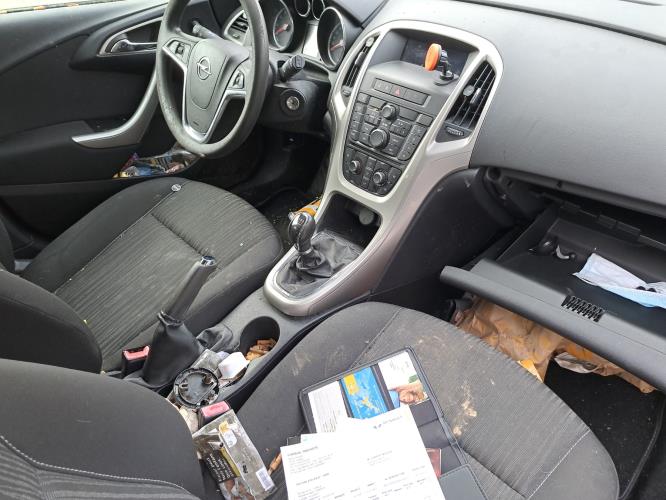 Image Capot - OPEL ASTRA J