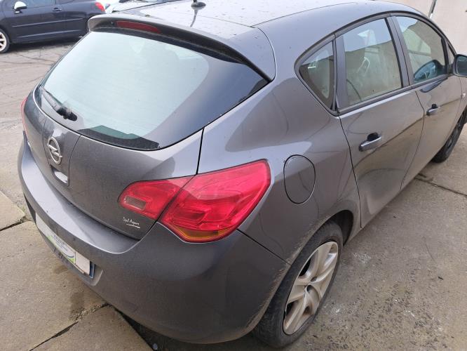 Image Capot - OPEL ASTRA J