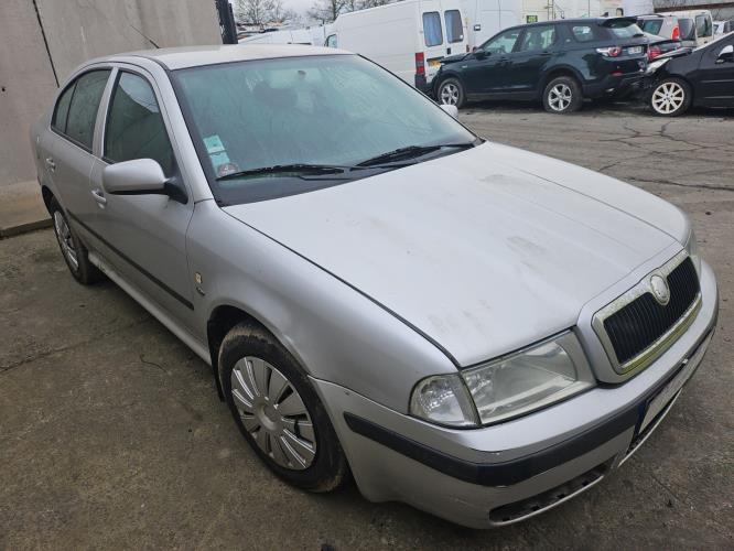 Image Feu arriere principal droit (feux) - SKODA OCTAVIA 1