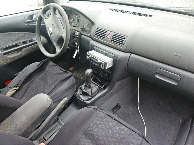 Image Feu arriere principal droit (feux) - SKODA OCTAVIA 1