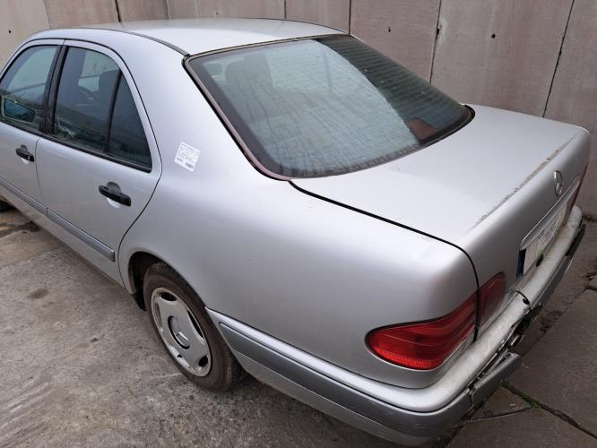 Image Porte avant gauche - MERCEDES CLASSE E 210