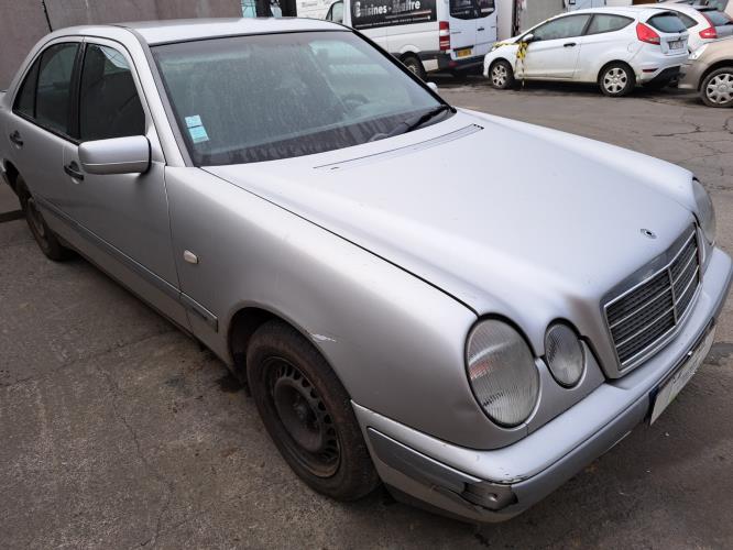 Image Porte avant gauche - MERCEDES CLASSE E 210