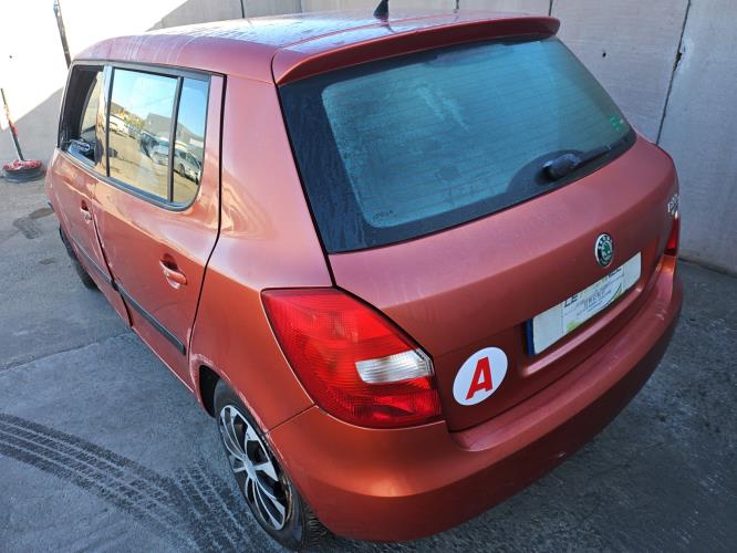 Image Feu arriere principal gauche (feux) - SKODA FABIA 2