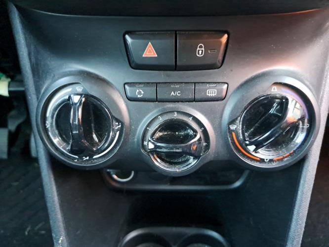 Image Ecran GPS - PEUGEOT 208 1