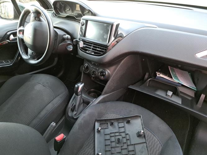 Image Ecran GPS - PEUGEOT 208 1