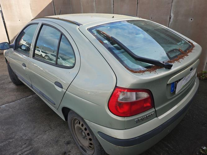 Image Pare choc avant - RENAULT MEGANE 1