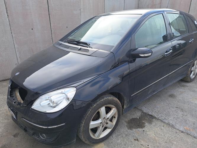 Image Feu arriere principal droit (feux) - MERCEDES CLASSE B 245