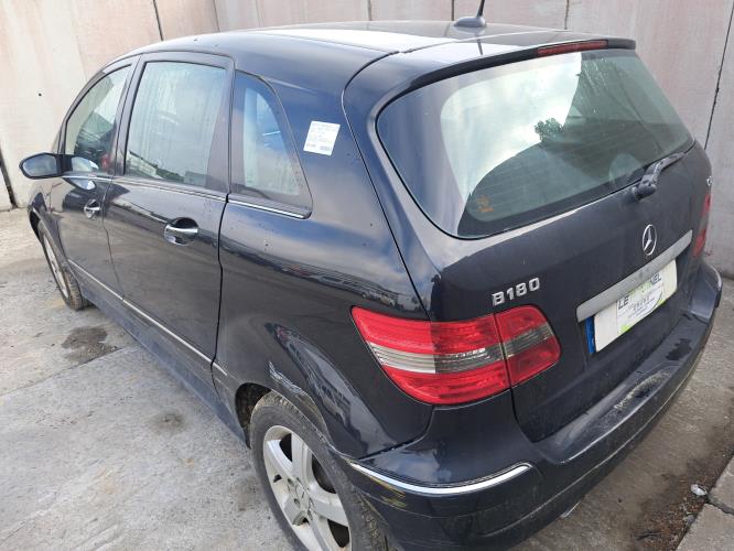 Image Feu arriere principal droit (feux) - MERCEDES CLASSE B 245